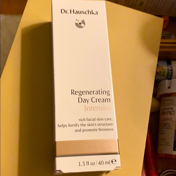 Dr.Hauschka Regenerating Cream Intensive - Picture 2 of 5